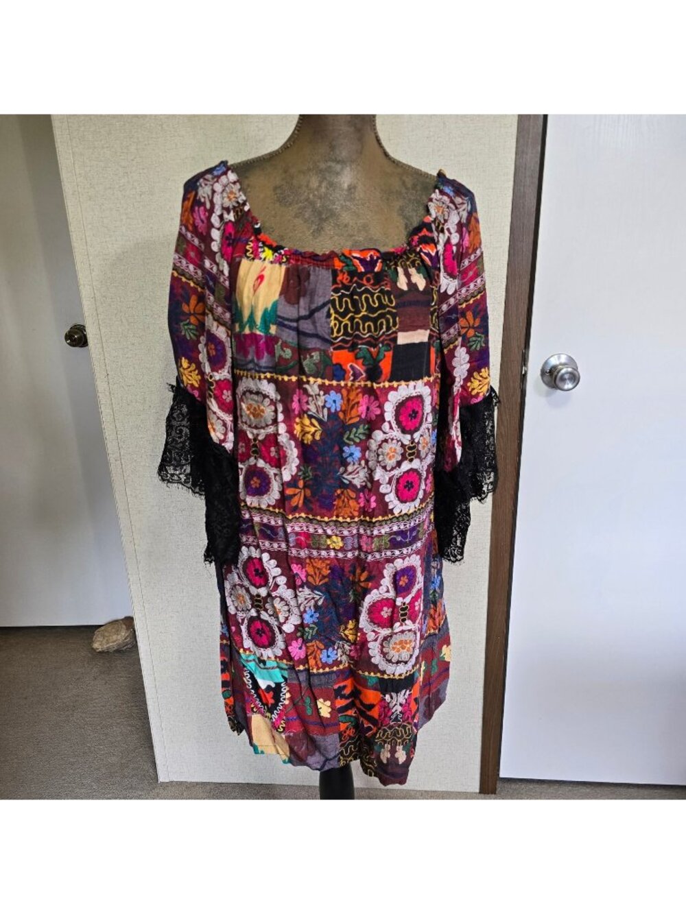 Ivy Jane Medium Tunic Boho Patchwork Multicolor Floral Lace Bell Sleeves